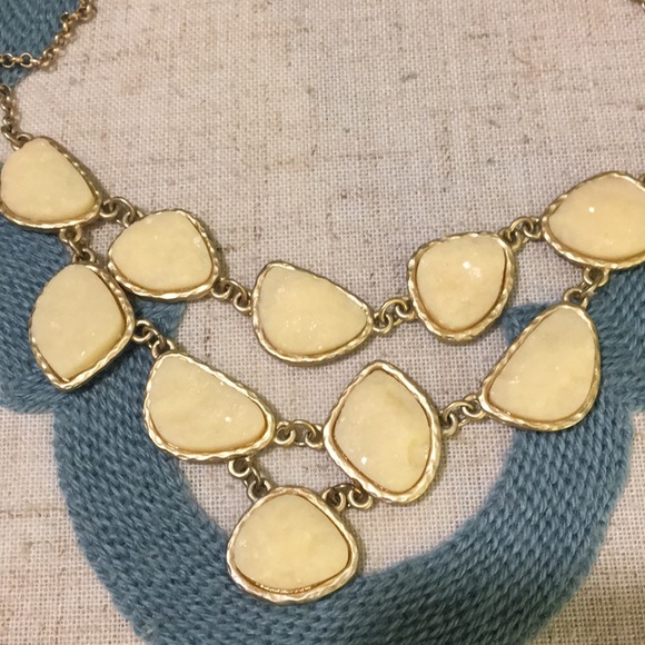 Necklace-cream colored stones - Picture 2 of 2